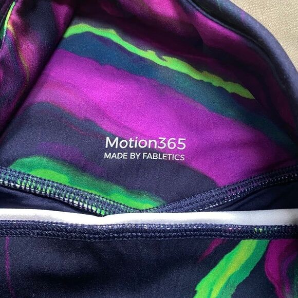 Fabletics Anywhere Motion365® Ultra High Waisted 7/8 Legging Haze Wave color - Picture 9 of 11